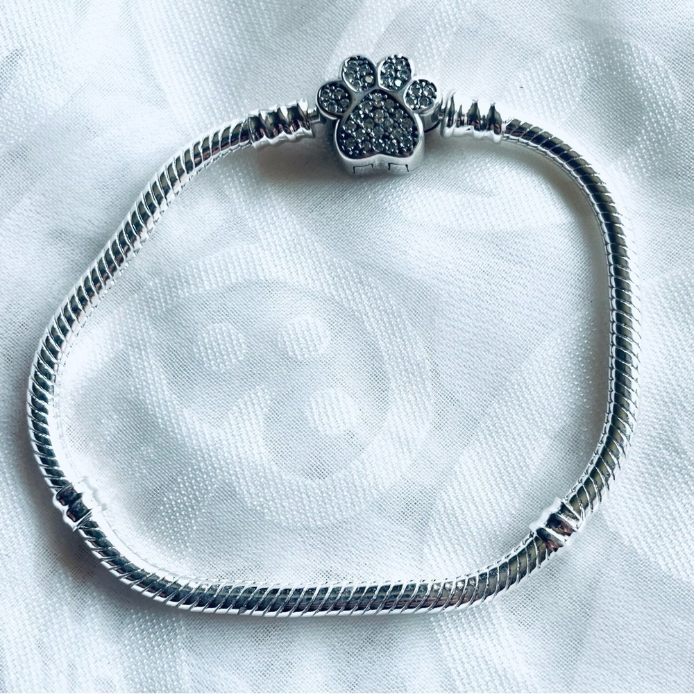 🐾 NWT Paw Bangle Bracelet